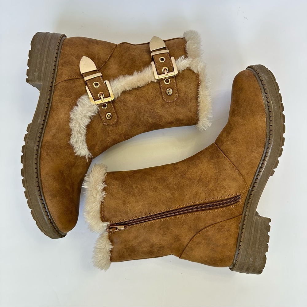 GBG Los Angeles 7 Women's Garit Lug Sole Tan Furry Gold Buckle Accent Boots - Picture 3 of 11